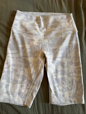 lululemon athletica High-Waist Camo Bike Shorts - White/Cream